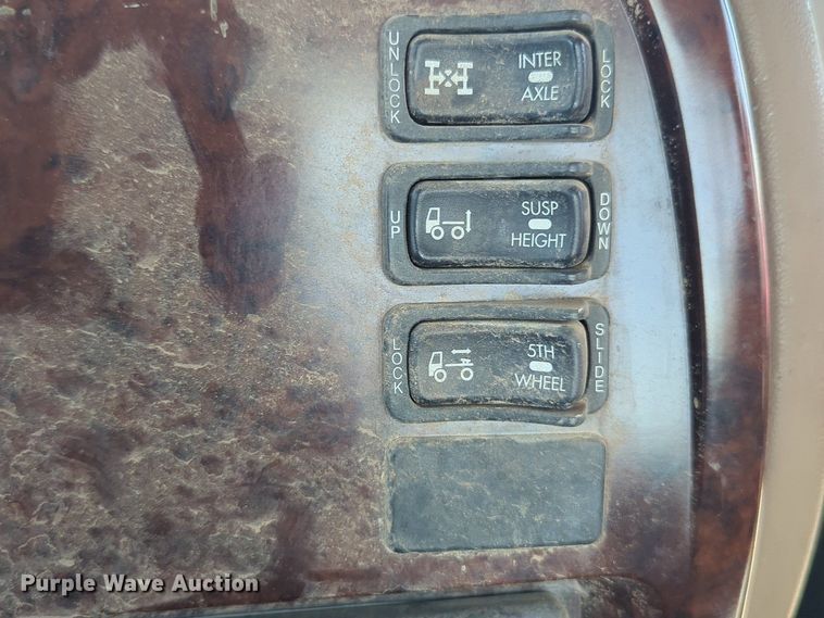 image for item NZ9432 2003 Mack CV713 winch truck