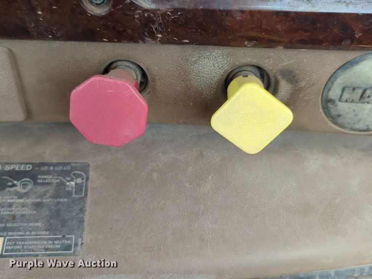 image for item NZ9432 2003 Mack CV713 winch truck