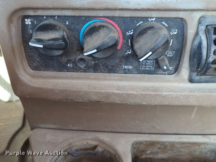 image for item NZ9432 2003 Mack CV713 winch truck