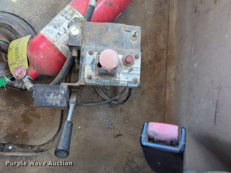 image for item NZ9432 2003 Mack CV713 winch truck