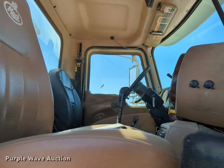 image for item NZ9432 2003 Mack CV713 winch truck