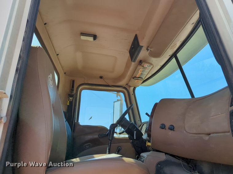 image for item NZ9432 2003 Mack CV713 winch truck