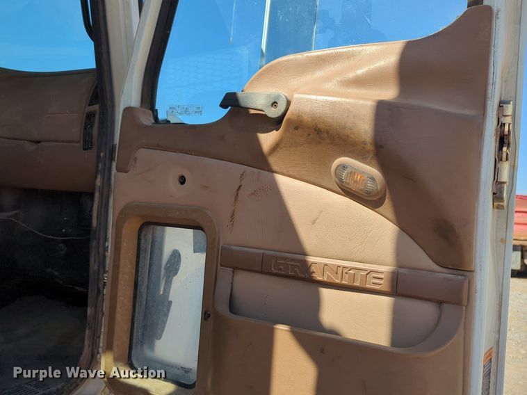 image for item NZ9432 2003 Mack CV713 winch truck