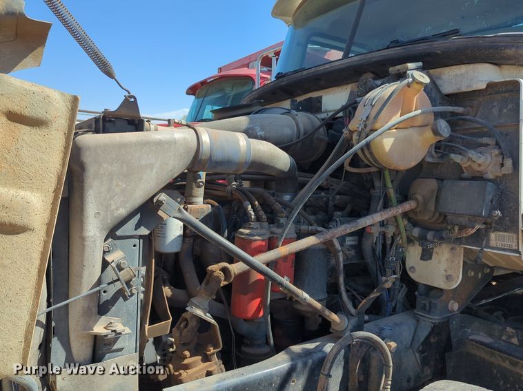 image for item NZ9432 2003 Mack CV713 winch truck