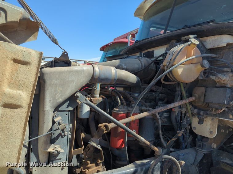 image for item NZ9432 2003 Mack CV713 winch truck