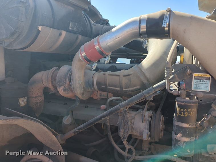 image for item NZ9432 2003 Mack CV713 winch truck