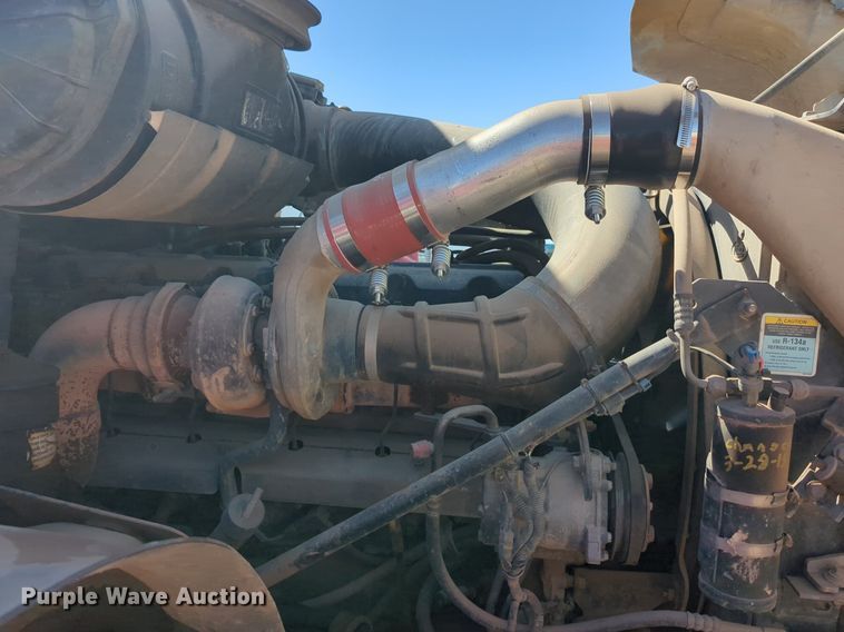 image for item NZ9432 2003 Mack CV713 winch truck