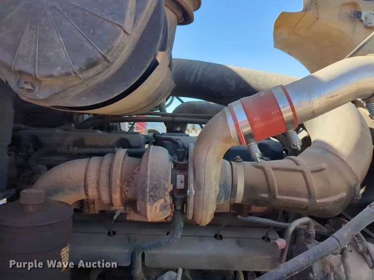 image for item NZ9432 2003 Mack CV713 winch truck