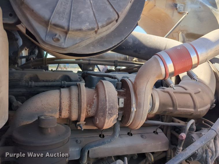 image for item NZ9432 2003 Mack CV713 winch truck