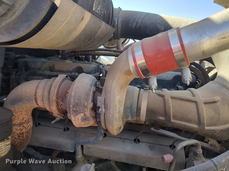 image for item NZ9432 2003 Mack CV713 winch truck