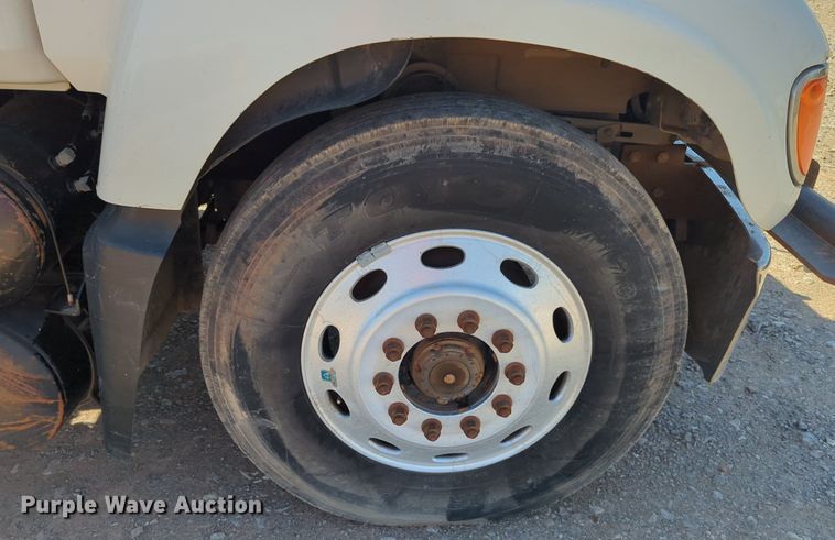 image for item NZ9432 2003 Mack CV713 winch truck