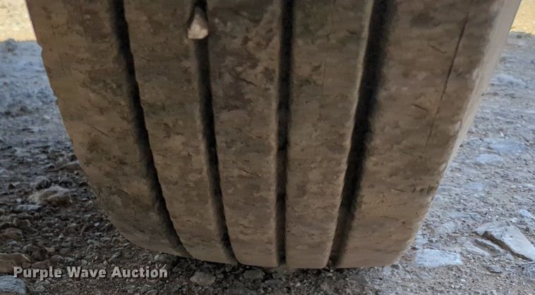 image for item NZ9432 2003 Mack CV713 winch truck