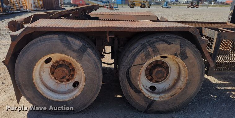 image for item NZ9432 2003 Mack CV713 winch truck