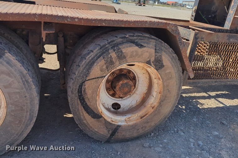 image for item NZ9432 2003 Mack CV713 winch truck