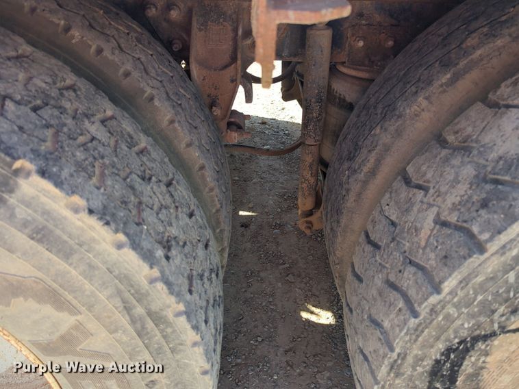 image for item NZ9432 2003 Mack CV713 winch truck