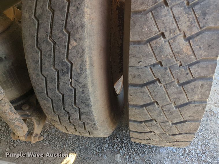 image for item NZ9432 2003 Mack CV713 winch truck