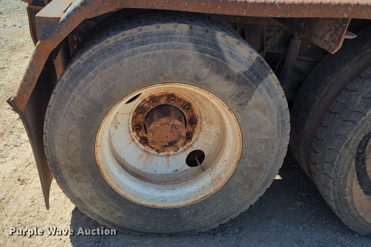 image for item NZ9432 2003 Mack CV713 winch truck