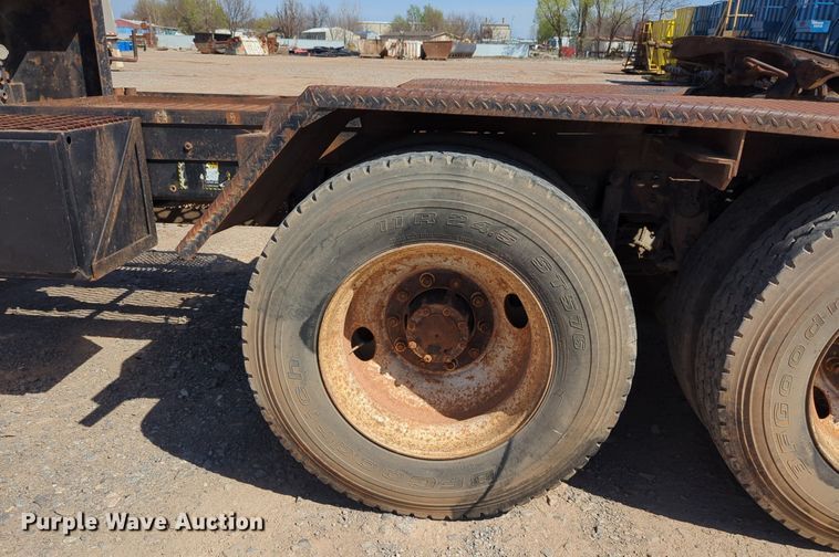 image for item NZ9432 2003 Mack CV713 winch truck