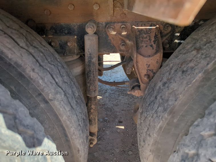 image for item NZ9432 2003 Mack CV713 winch truck