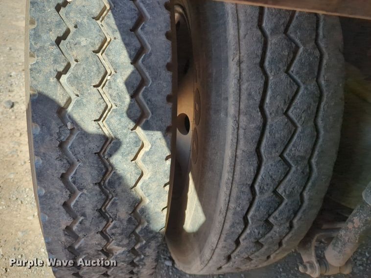 image for item NZ9432 2003 Mack CV713 winch truck