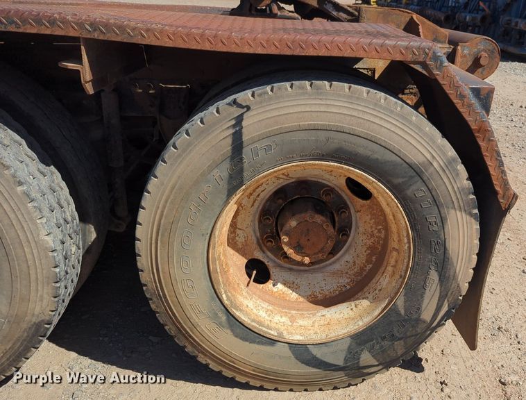 image for item NZ9432 2003 Mack CV713 winch truck