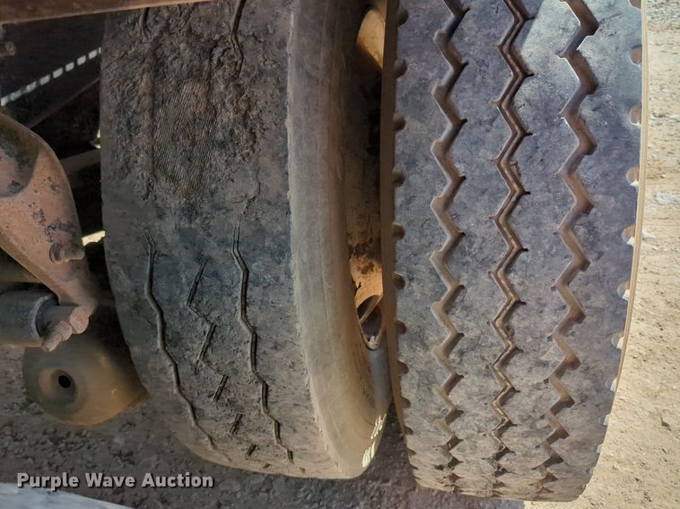 image for item NZ9432 2003 Mack CV713 winch truck