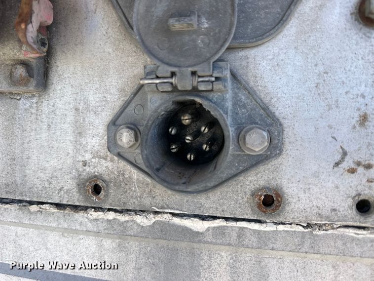 image for item OE9038 1999 Utility refrigerated van trailer