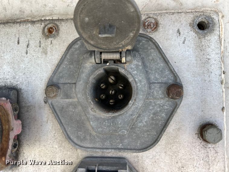 image for item OE9038 1999 Utility refrigerated van trailer