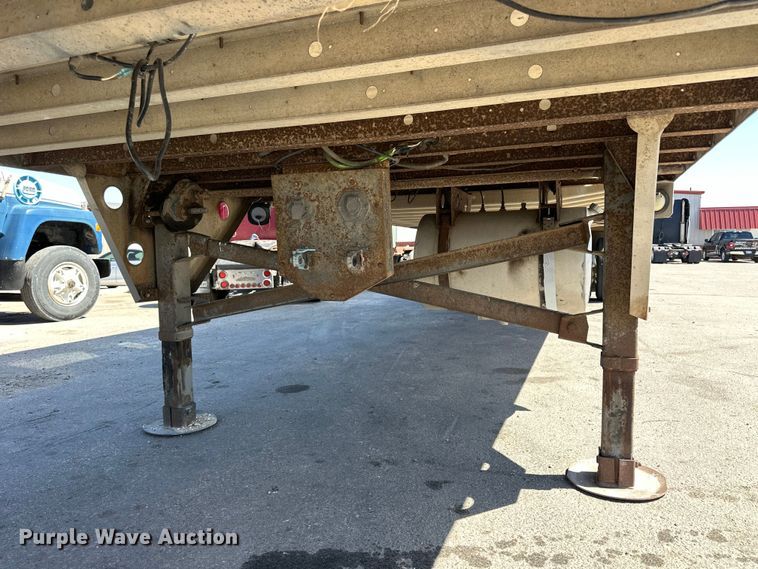 image for item OE9038 1999 Utility refrigerated van trailer