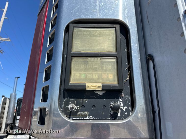 image for item OE9038 1999 Utility refrigerated van trailer