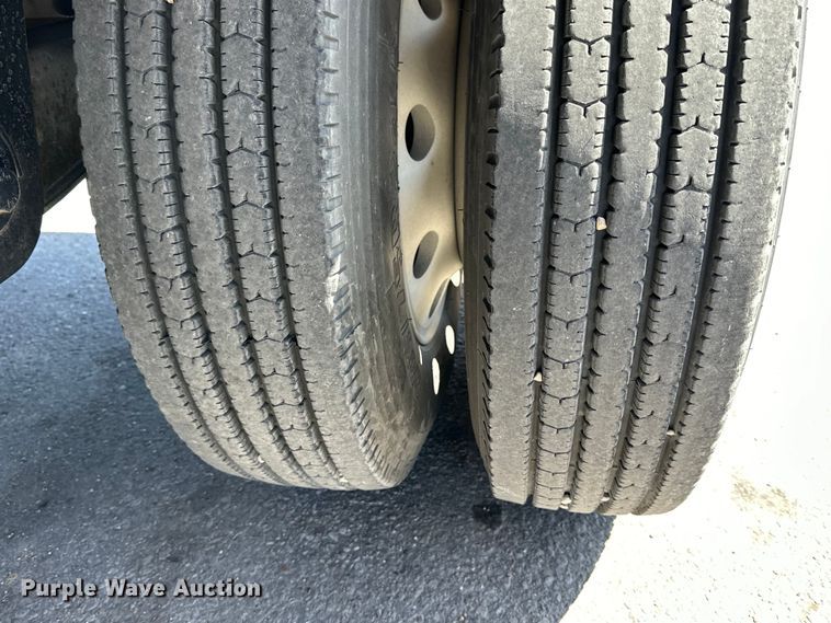 image for item OE9038 1999 Utility refrigerated van trailer