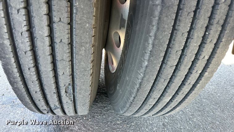 image for item OE9038 1999 Utility refrigerated van trailer