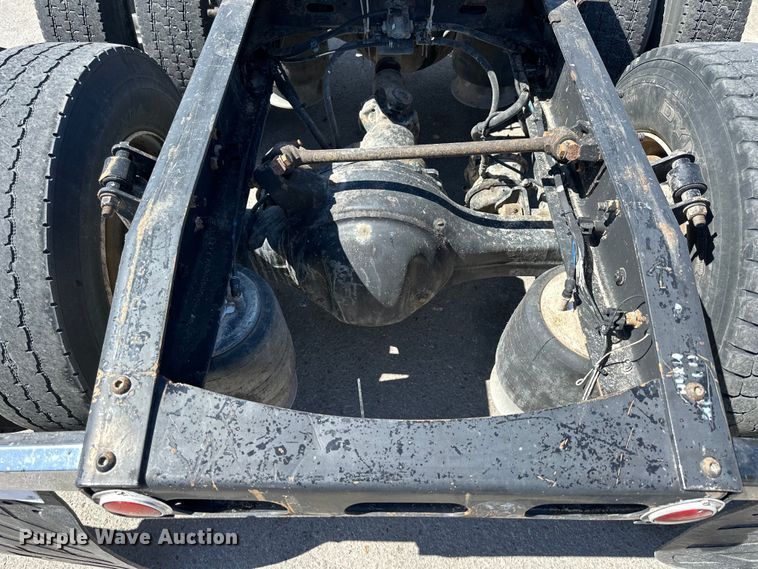 image for item OE9039 2006 Freightliner  Century Class semi truck