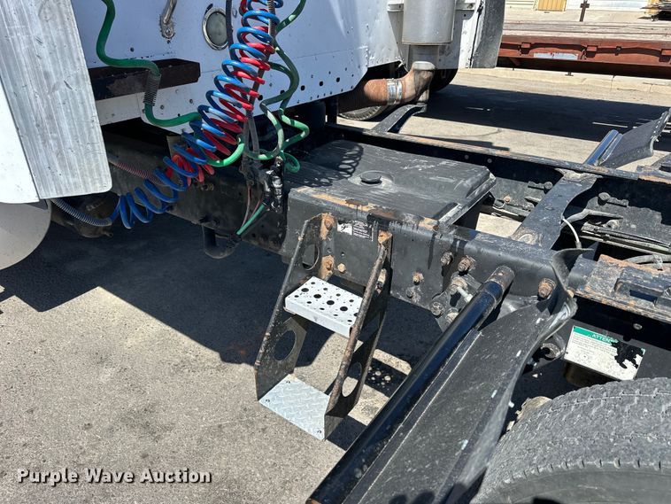 image for item OE9039 2006 Freightliner  Century Class semi truck