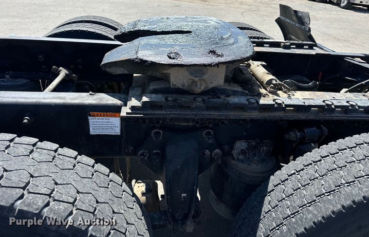 image for item OE9039 2006 Freightliner  Century Class semi truck