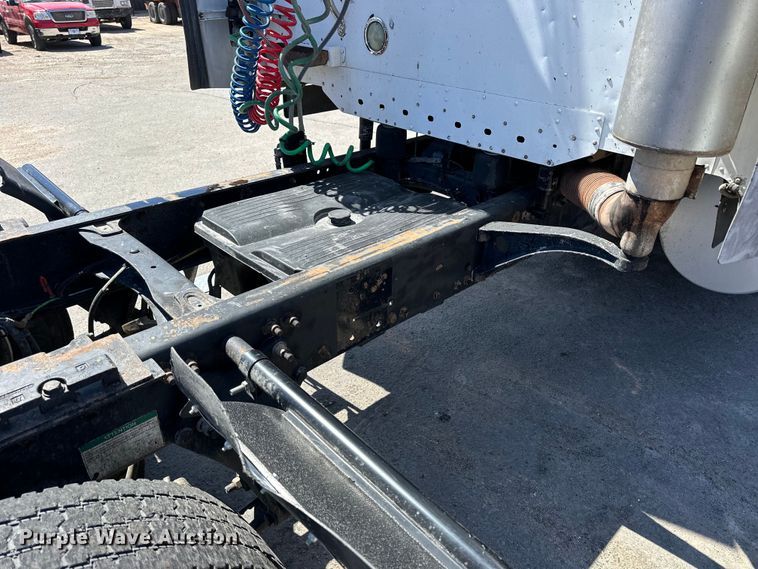 image for item OE9039 2006 Freightliner  Century Class semi truck