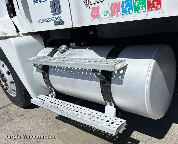 image for item OE9039 2006 Freightliner  Century Class semi truck