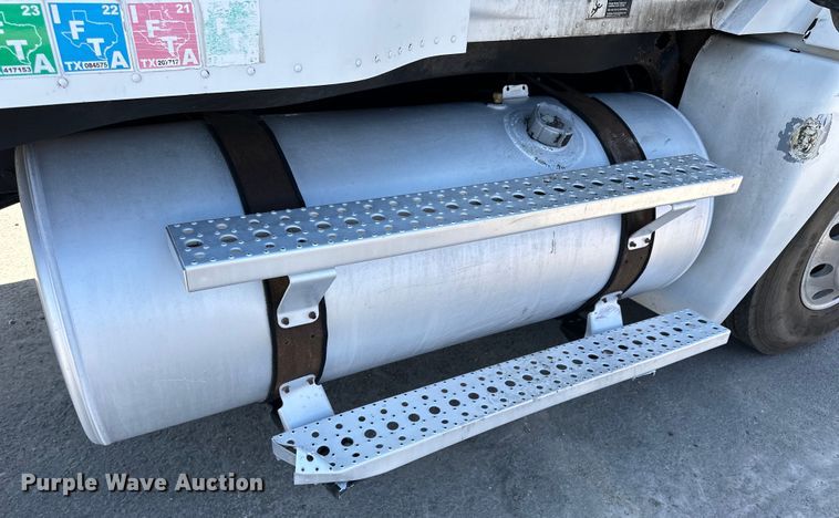 image for item OE9039 2006 Freightliner  Century Class semi truck