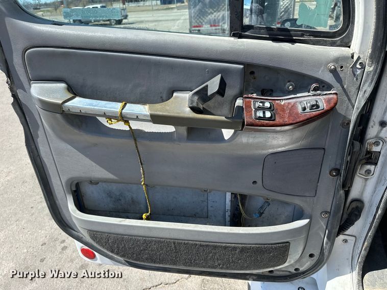 image for item OE9039 2006 Freightliner  Century Class semi truck