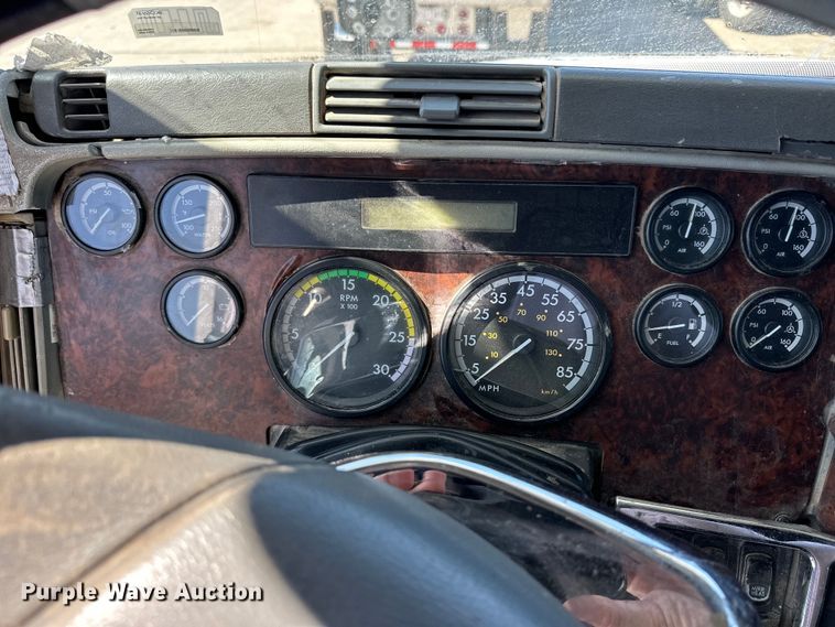 image for item OE9039 2006 Freightliner  Century Class semi truck