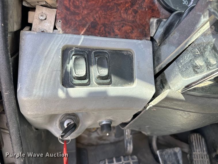 image for item OE9039 2006 Freightliner  Century Class semi truck