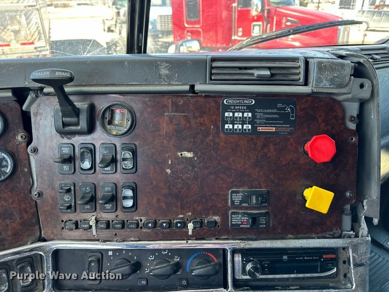 image for item OE9039 2006 Freightliner  Century Class semi truck