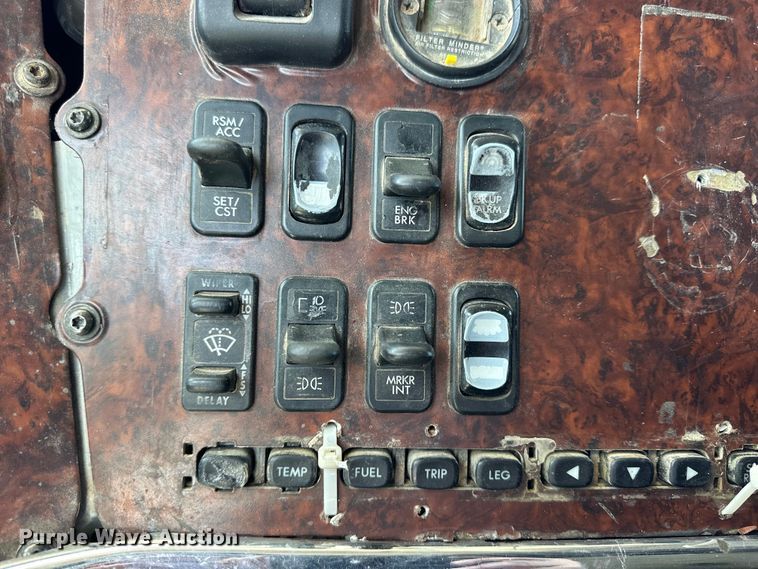 image for item OE9039 2006 Freightliner  Century Class semi truck