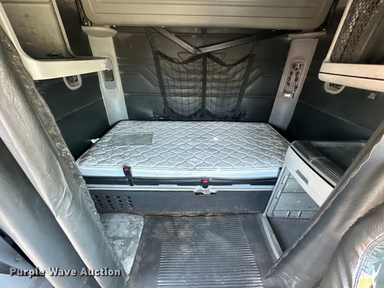 image for item OE9039 2006 Freightliner  Century Class semi truck