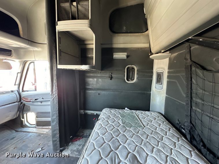 image for item OE9039 2006 Freightliner  Century Class semi truck