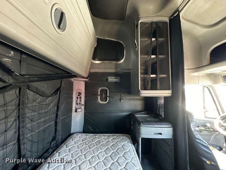 image for item OE9039 2006 Freightliner  Century Class semi truck