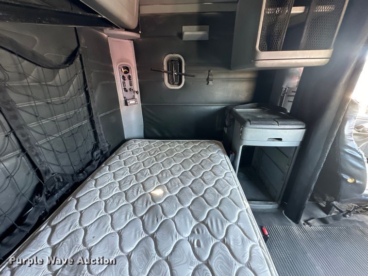 image for item OE9039 2006 Freightliner  Century Class semi truck