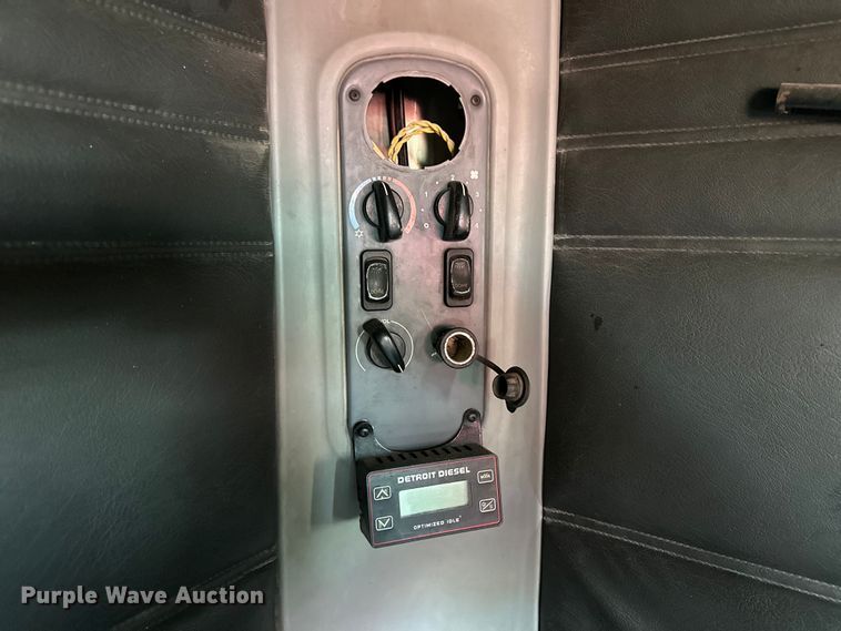 image for item OE9039 2006 Freightliner  Century Class semi truck