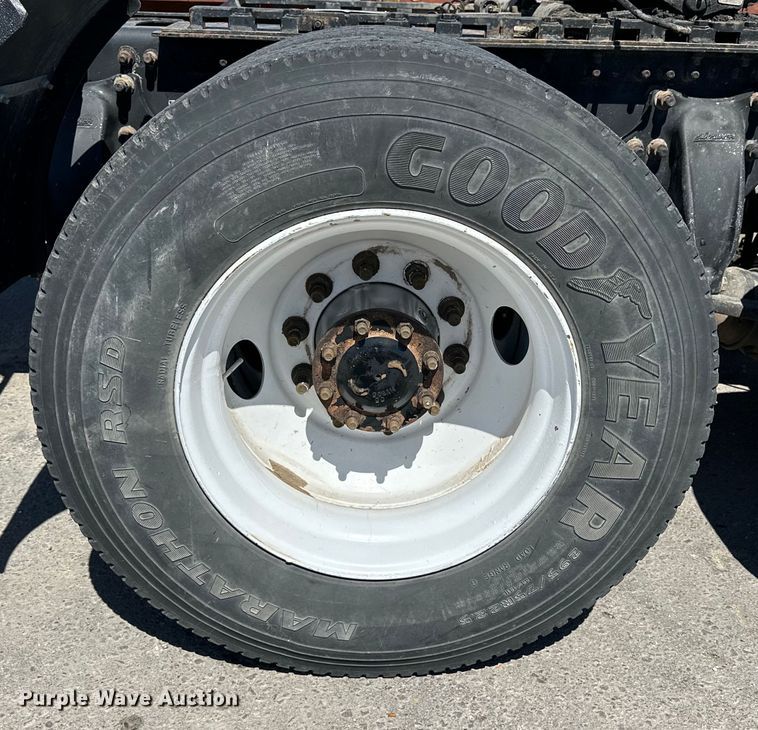 image for item OE9039 2006 Freightliner  Century Class semi truck