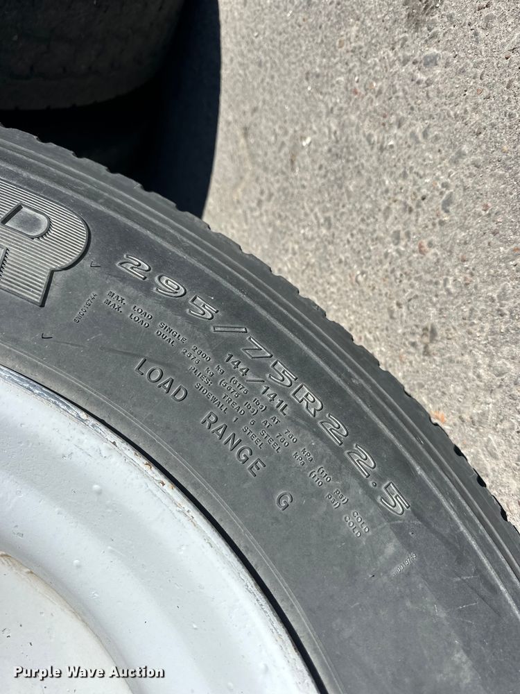 image for item OE9039 2006 Freightliner  Century Class semi truck